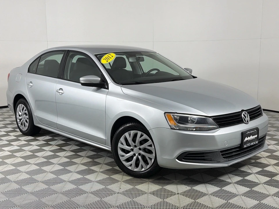 2012 Volkswagen A6 Jetta - Image 2 of 12