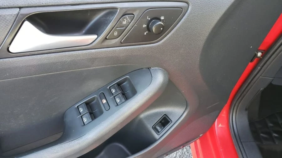 2012 Volkswagen A6 Jetta - Image 15 of 20
