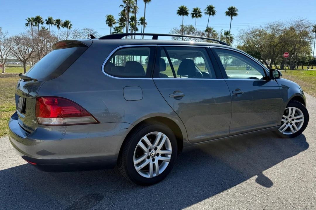 2012 Volkswagen A6 Jetta - Image 2 of 8