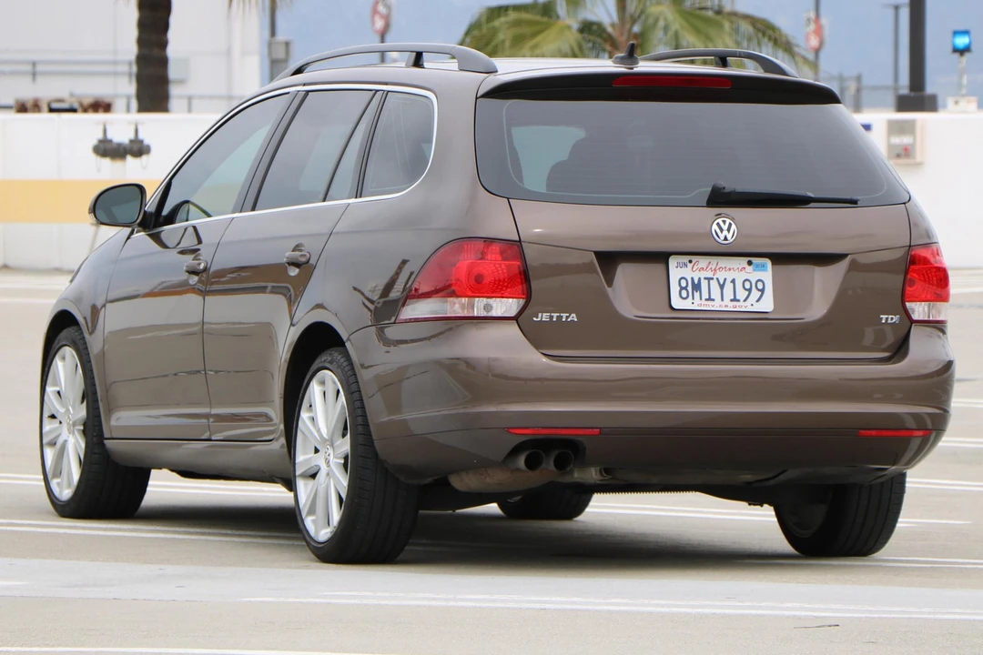 2012 Volkswagen A5 Jetta - Image 4 of 8
