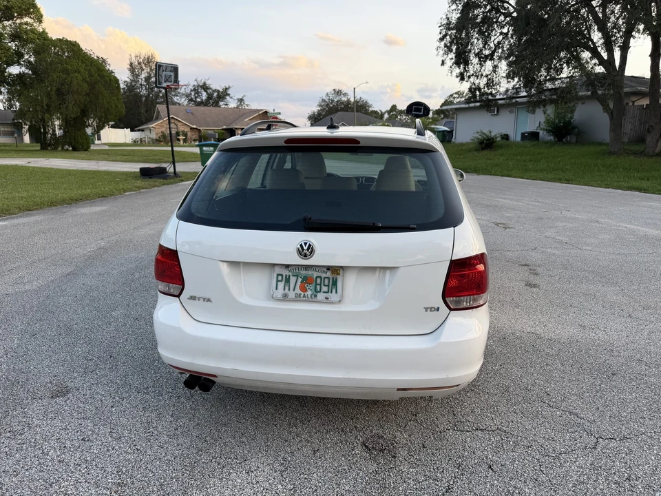 2012 Volkswagen A6 Jetta - Image 8 of 31