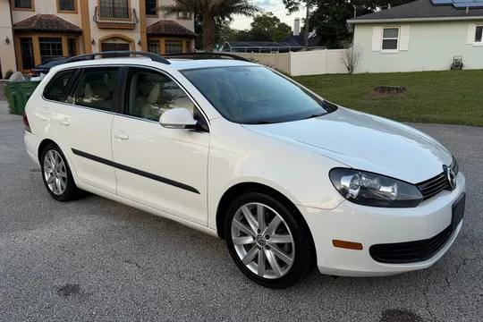 2012 Volkswagen Jetta Sportwagen TDI 6-Speed
