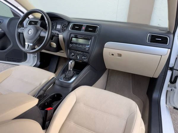 2012 Volkswagen A6 Jetta - Image 10 of 20