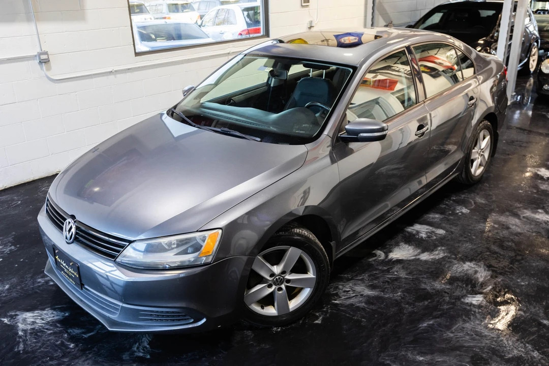 2012 Volkswagen A6 Jetta - Image 2 of 12