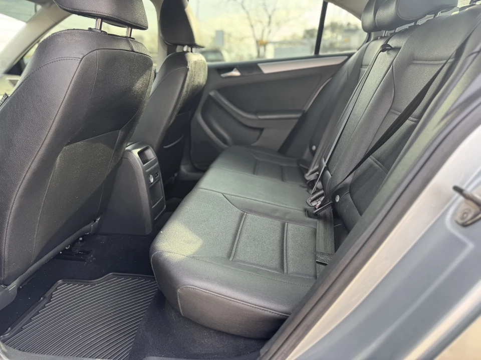 2012 Volkswagen A6 Jetta - Image 9 of 18