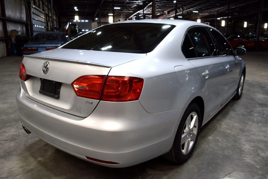 2012 Volkswagen A6 Jetta - Image 8 of 21