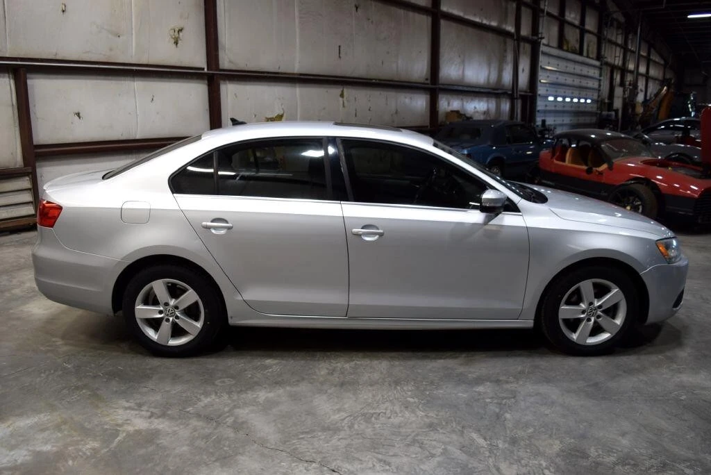 2012 Volkswagen A6 Jetta - Image 9 of 21