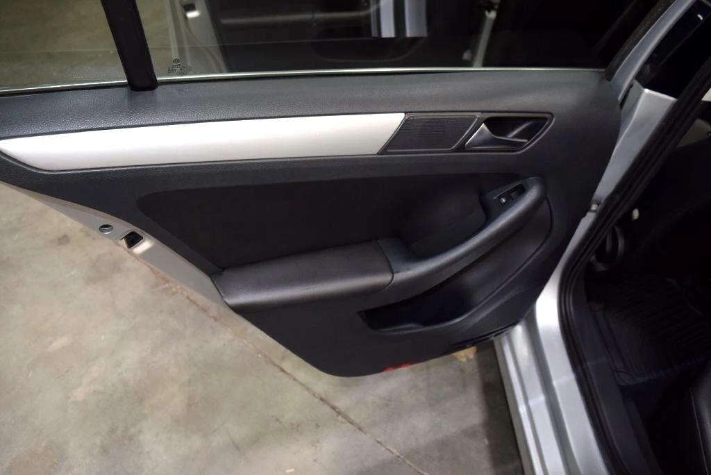 2012 Volkswagen A6 Jetta - Image 16 of 21