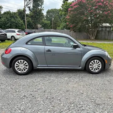 2012 Volkswagen New Beetle 2.5 Hatchback