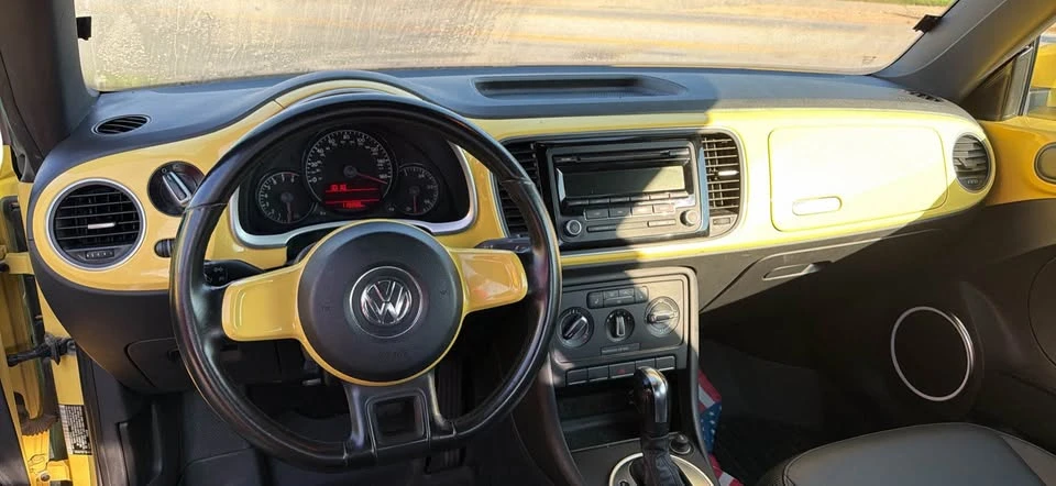 2012 Volkswagen A5 Beetle - Image 7 of 9