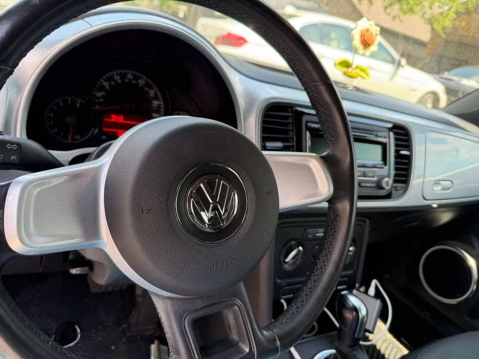 2012 Volkswagen A5 Beetle - Image 6 of 10