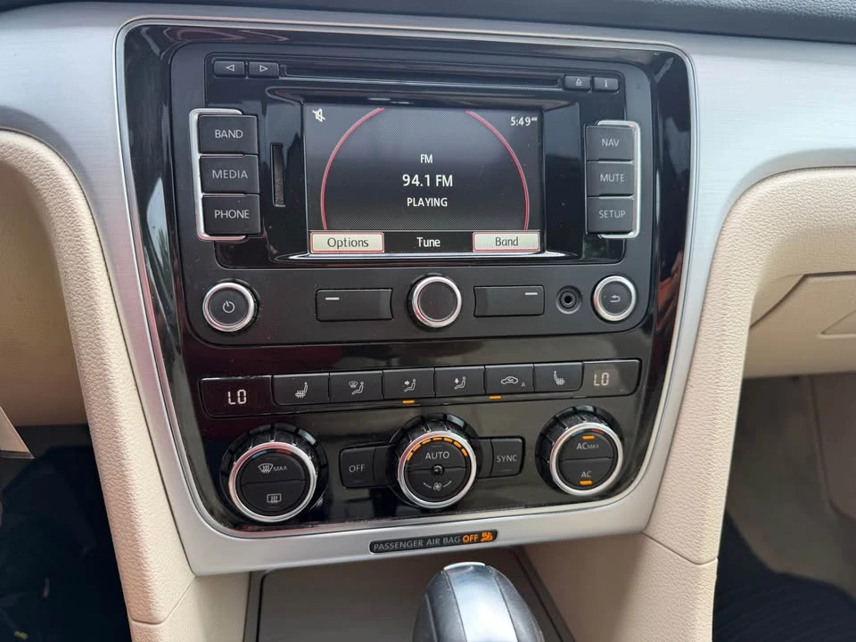 2012 Volkswagen Passat - Image 15 of 16