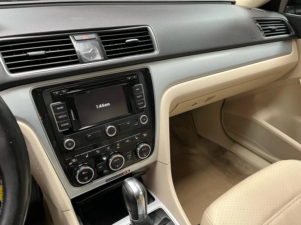 2012 Volkswagen Passat - Image 18 of 21
