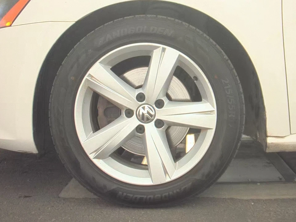 2012 Volkswagen Passat - Image 8 of 17