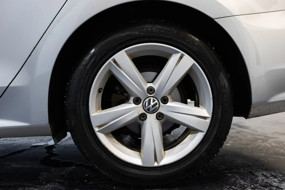 2012 Volkswagen Passat - Image 9 of 21