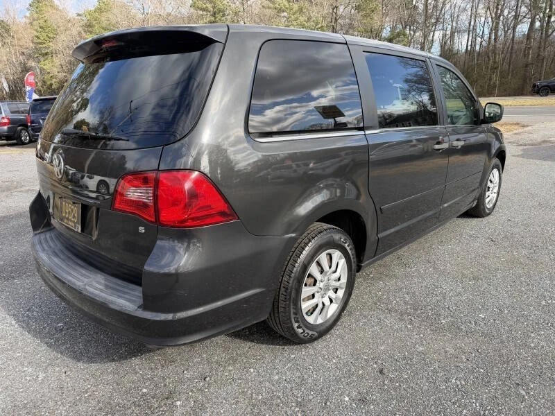 2012 Volkswagen Routan - Image 9 of 21