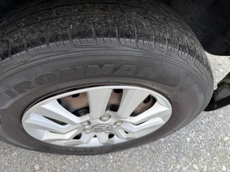 2012 Volkswagen Routan - Image 19 of 21