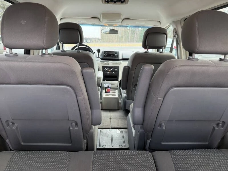 2012 Volkswagen Routan - Image 18 of 21