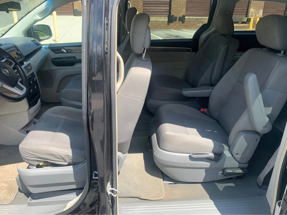 2012 Volkswagen Routan - Image 6 of 6