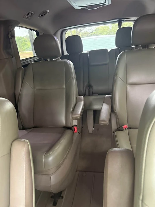 2012 Volkswagen Routan - Image 9 of 10