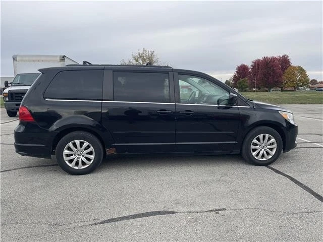 2012 Volkswagen Routan - Image 9 of 21