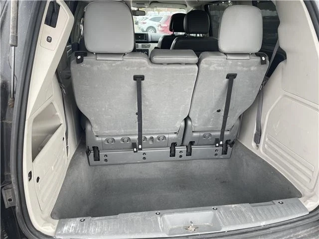 2012 Volkswagen Routan - Image 16 of 21