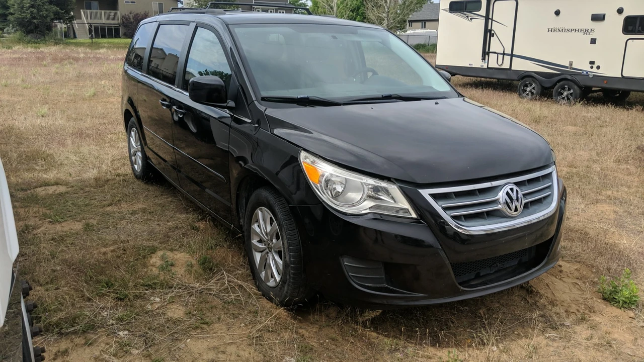 2012 Volkswagen Routan - Image 3 of 20