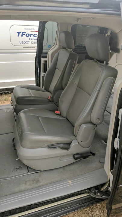 2012 Volkswagen Routan - Image 16 of 20