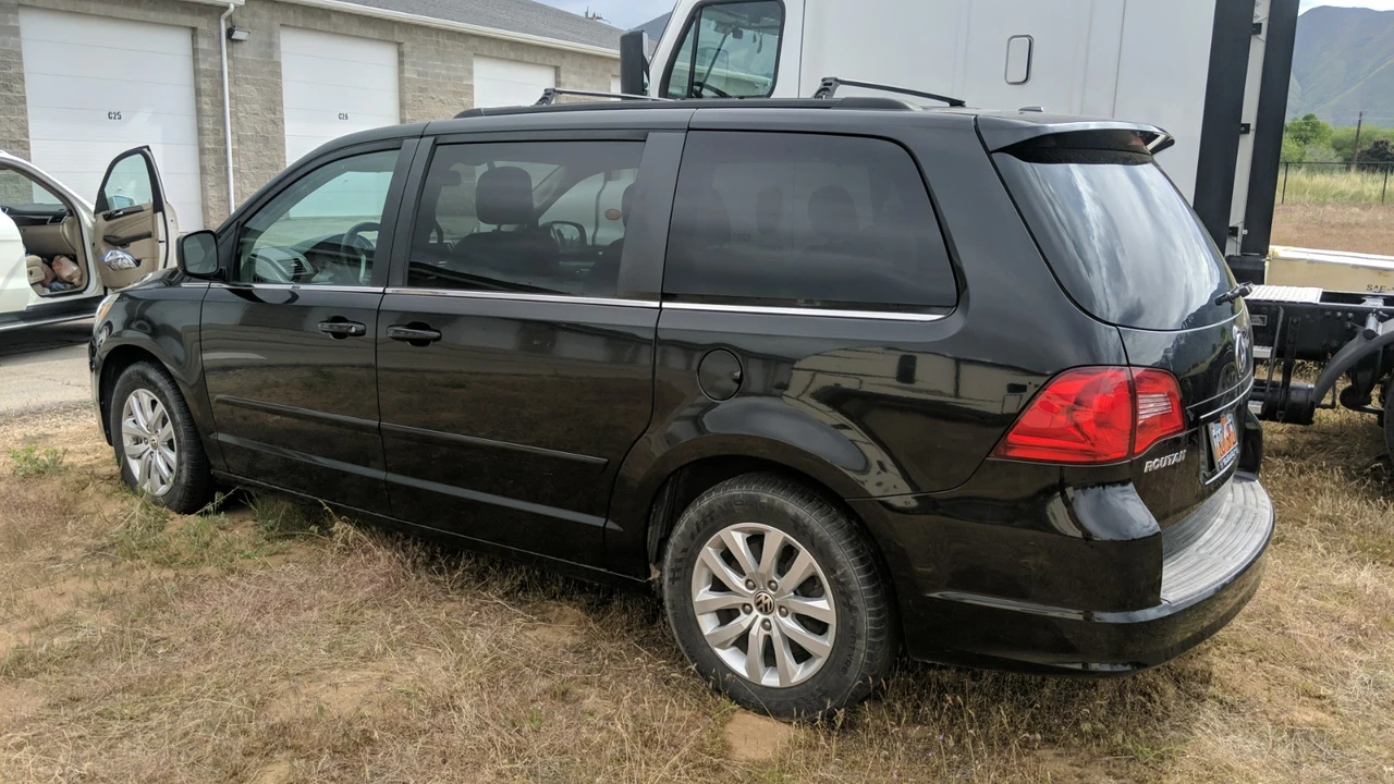 2012 Volkswagen Routan - Image 5 of 20