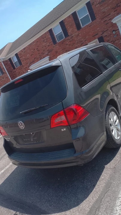 2012 Volkswagen Routan - Image 12 of 13