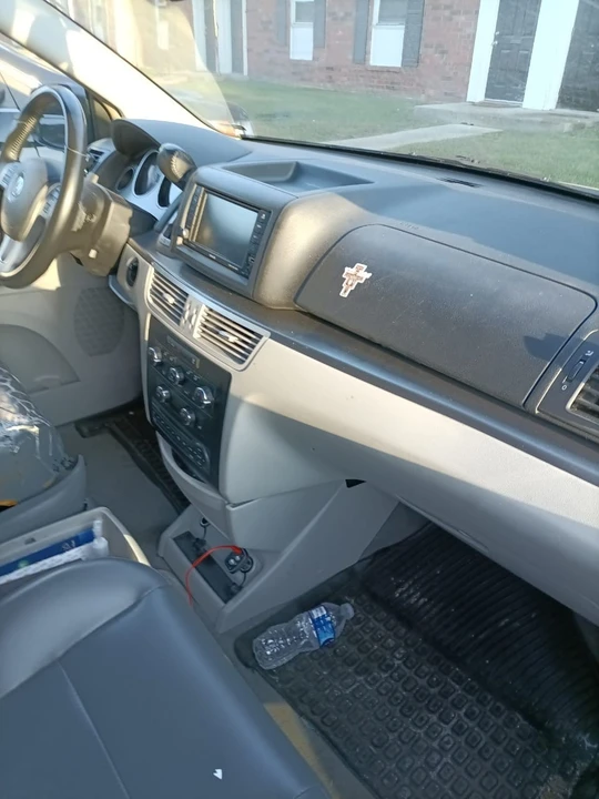 2012 Volkswagen Routan - Image 6 of 13