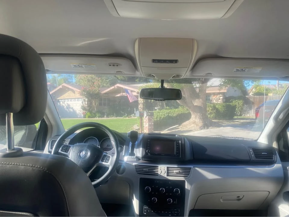 2012 Volkswagen Routan - Image 4 of 9