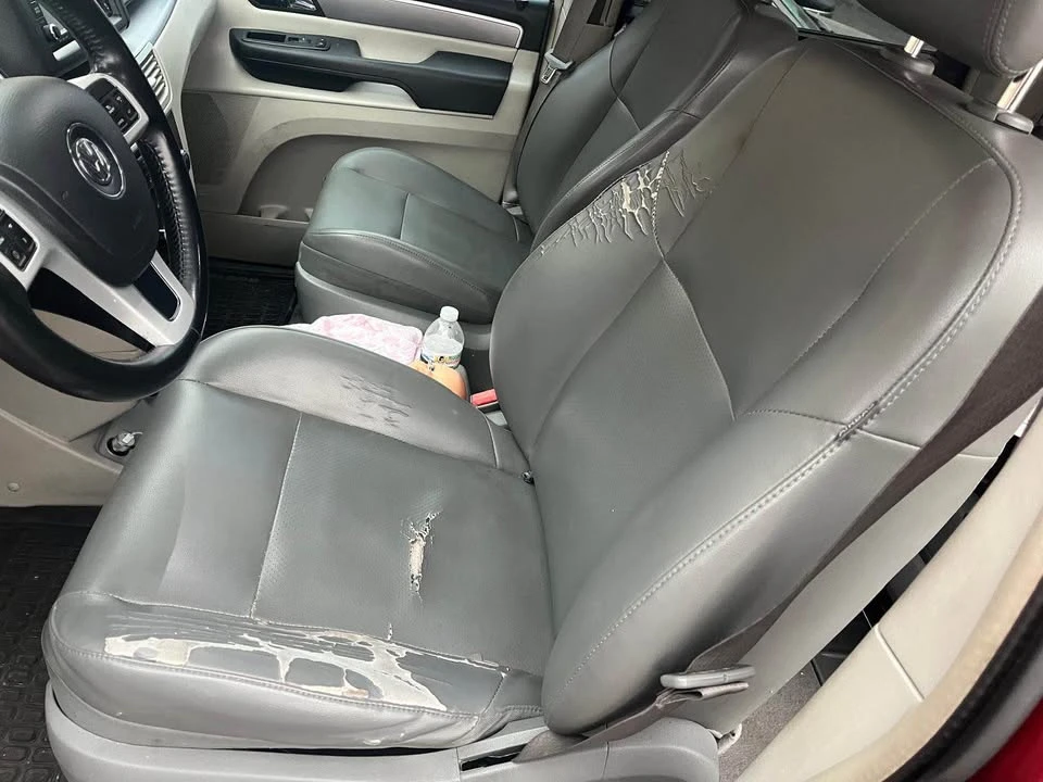 2012 Volkswagen Routan - Image 7 of 9