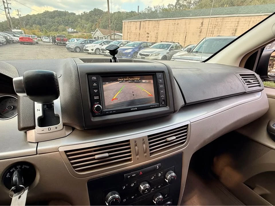 2012 Volkswagen Routan - Image 13 of 16