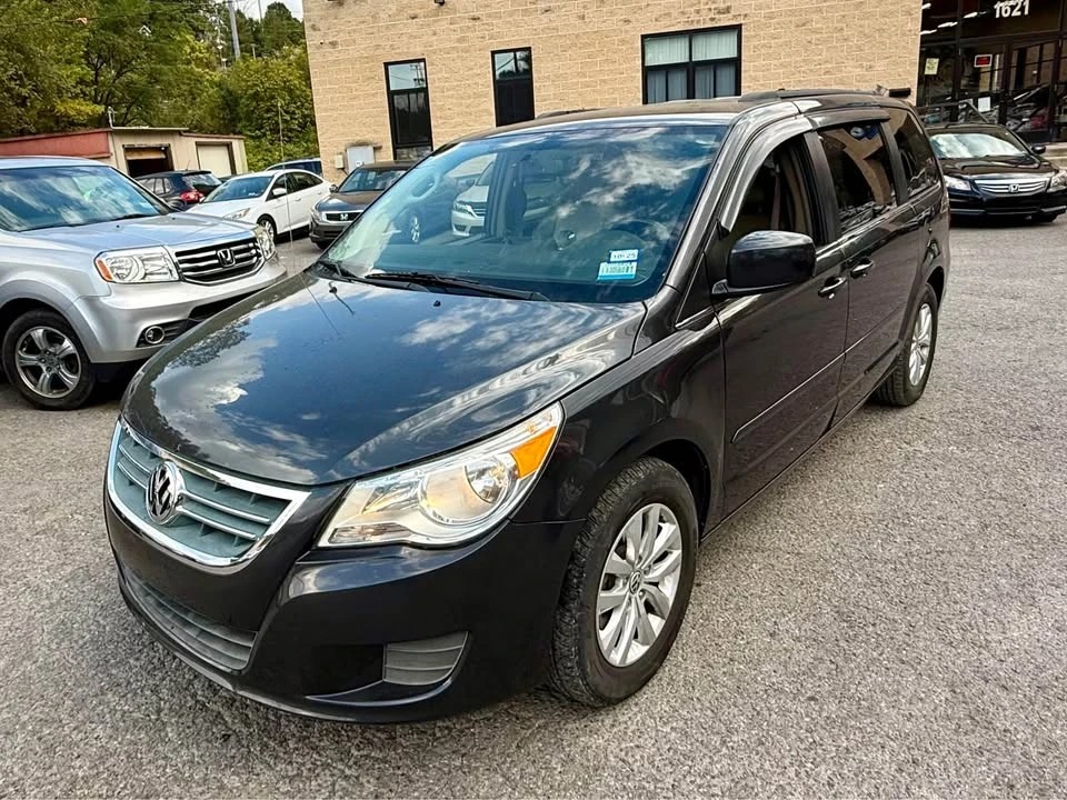 2012 Volkswagen Routan - Image 5 of 16