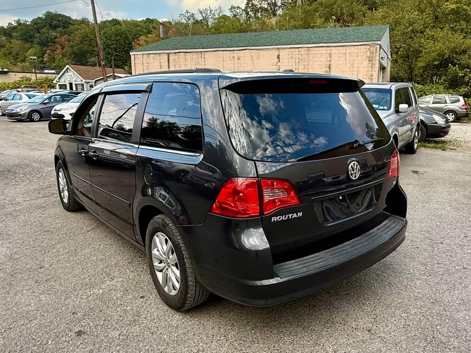 2012 Volkswagen Routan - Image 4 of 16
