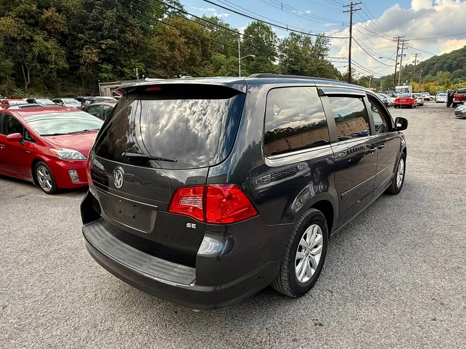 2012 Volkswagen Routan - Image 3 of 16