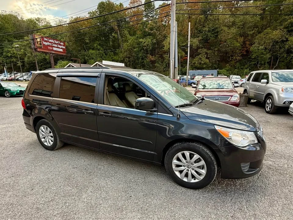 2012 Volkswagen Routan - Image 2 of 16