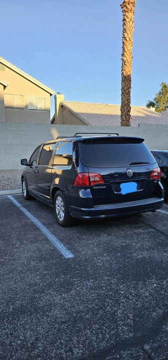2012 Volkswagen Routan - Image 4 of 9