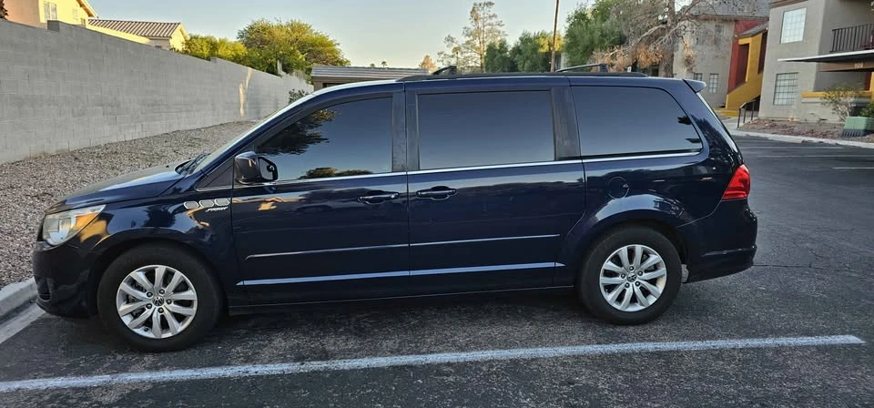 2012 Volkswagen Routan - Image 5 of 9
