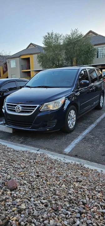 2012 Volkswagen Routan - Image 3 of 9