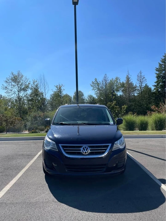 2012 Volkswagen Routan - Image 3 of 19