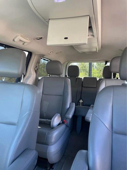 2012 Volkswagen Routan - Image 11 of 19