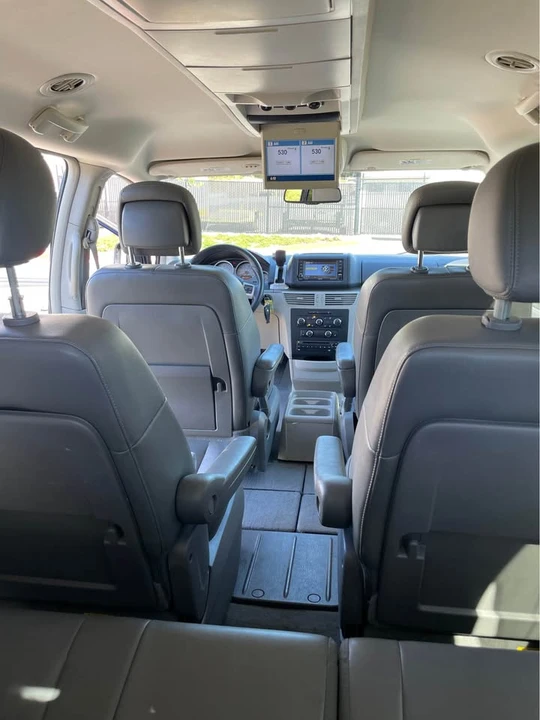 2012 Volkswagen Routan - Image 7 of 19