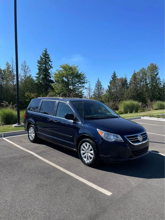 2012 Volkswagen Routan - Image 13 of 19