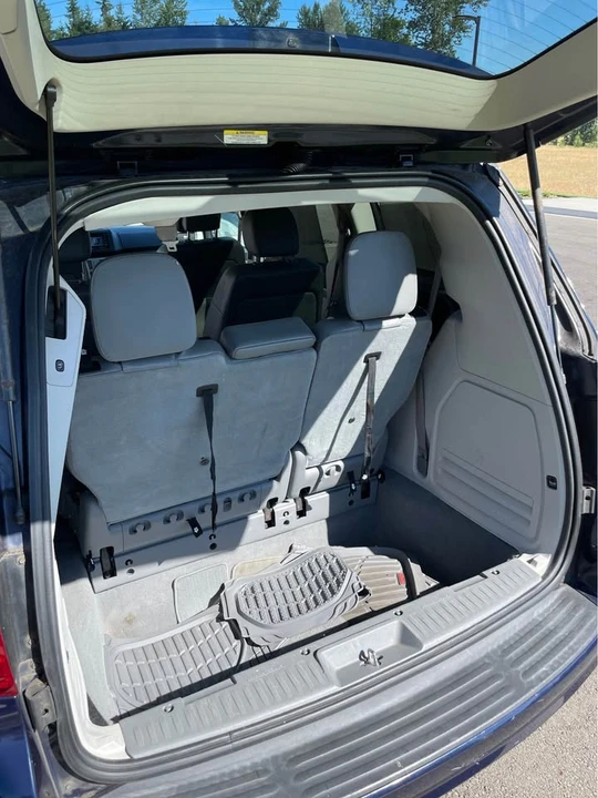 2012 Volkswagen Routan - Image 17 of 19