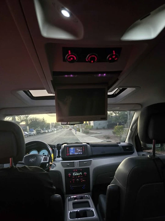 2012 Volkswagen Routan - Image 7 of 9