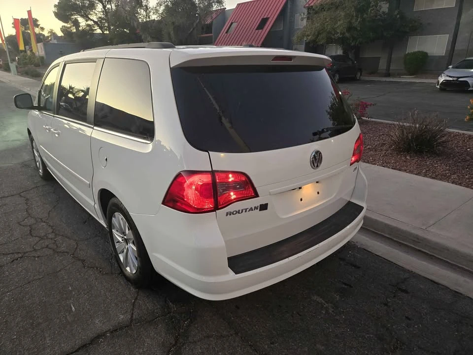 2012 Volkswagen Routan - Image 3 of 9
