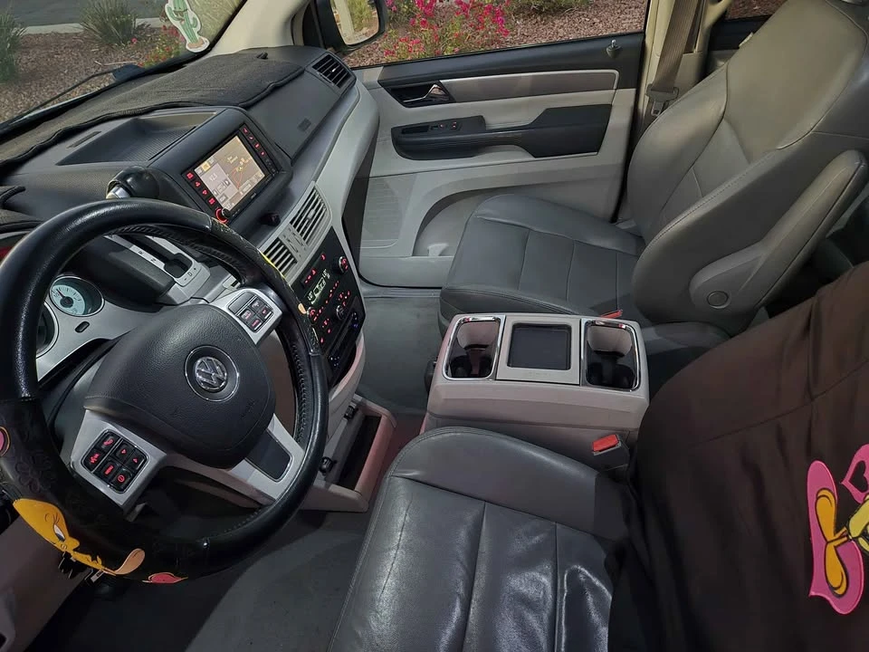 2012 Volkswagen Routan - Image 9 of 9