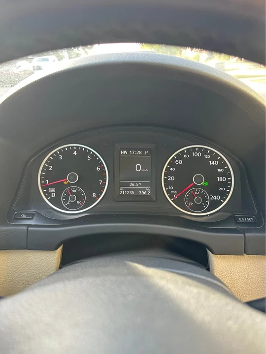 2012 Volkswagen Tiguan - Image 11 of 13